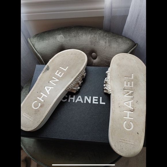 CHANEL CHAIN TROPICONIC SANDALS WHITE VERY RARE - Picture 3 of 3